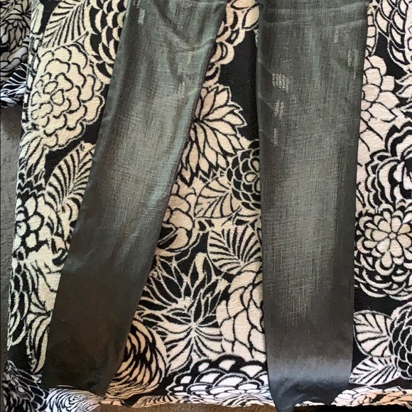 A cute legging looking like a 👖 - Picture 2 of 4